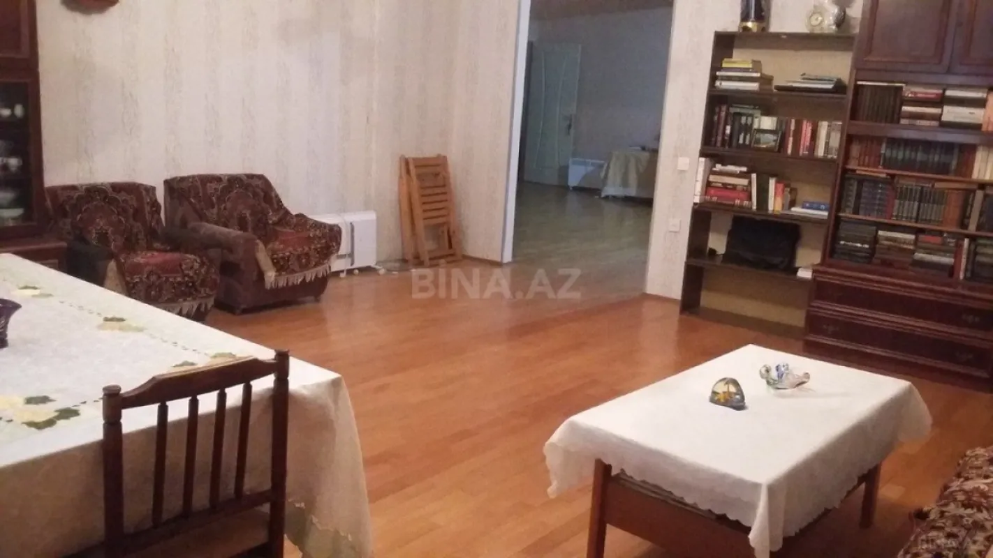 Satılır 3 otaqlı mənzil 152 m²