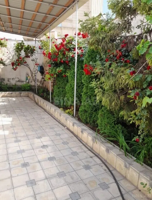 Satılır 5 otaqlı həyət evi 200 m²