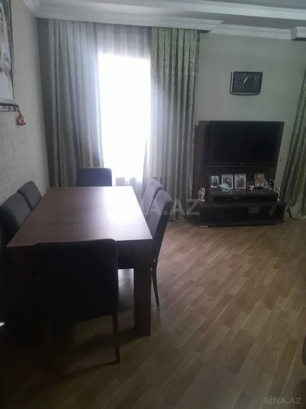 Satılır 5 otaqlı həyət evi 200 m²