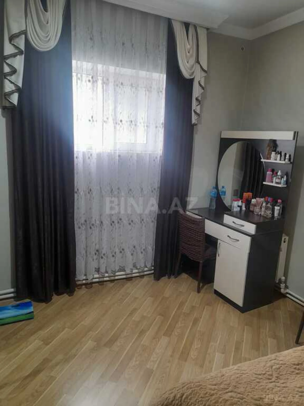 Satılır 5 otaqlı həyət evi 200 m²