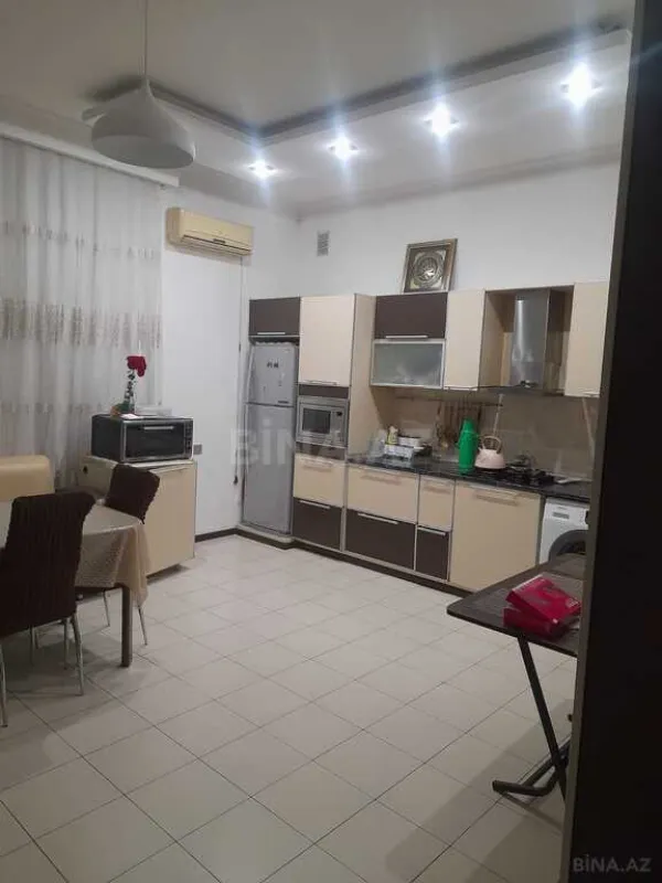 Satılır 5 otaqlı həyət evi 200 m²
