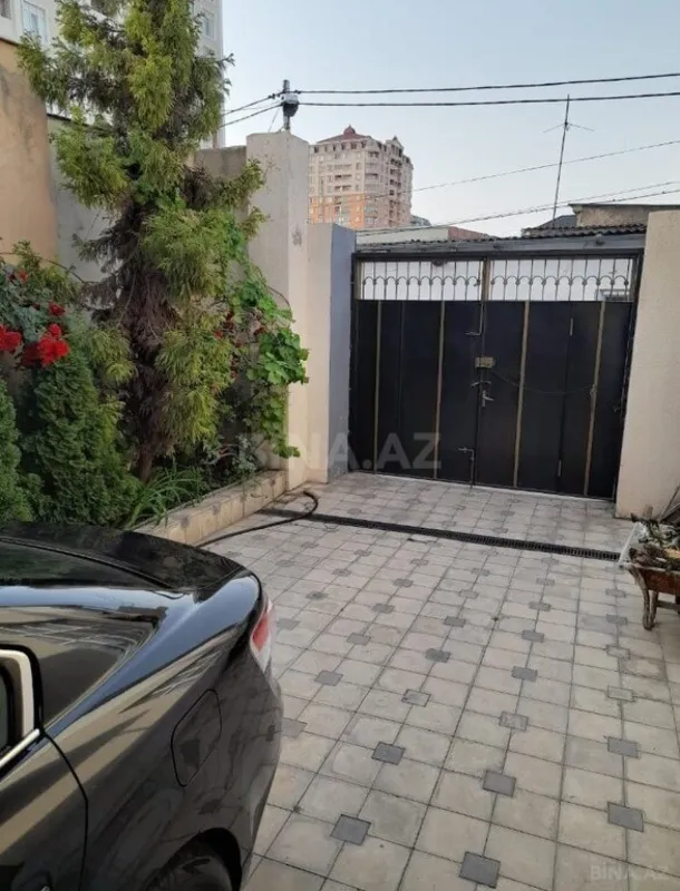 Satılır 5 otaqlı həyət evi 200 m²