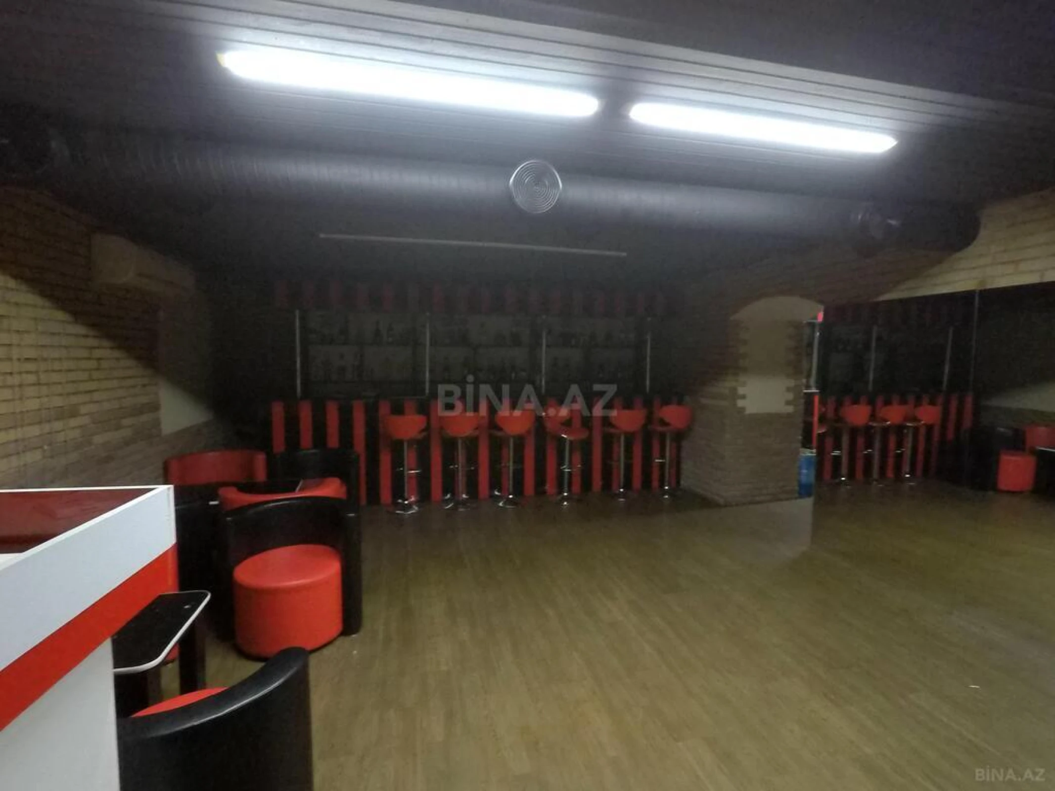 Satılır obyekt 200 m²