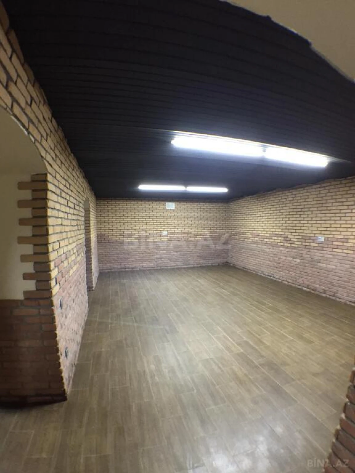 Satılır obyekt 200 m²