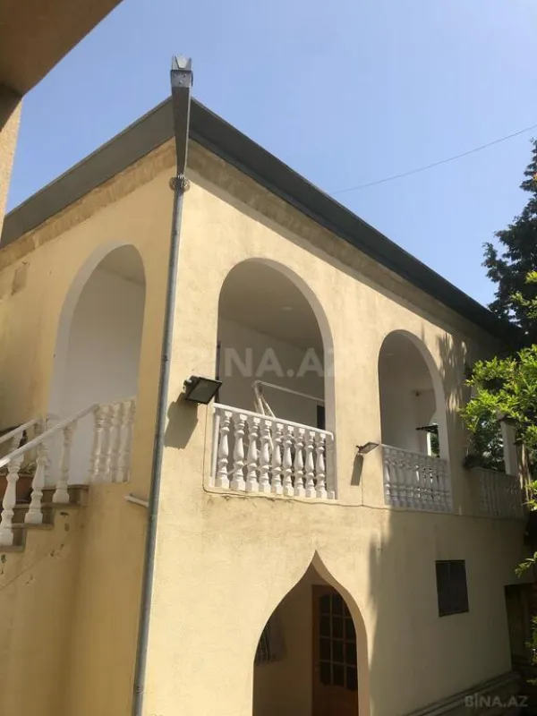 Satılır 12 otaqlı həyət evi 1000 m²