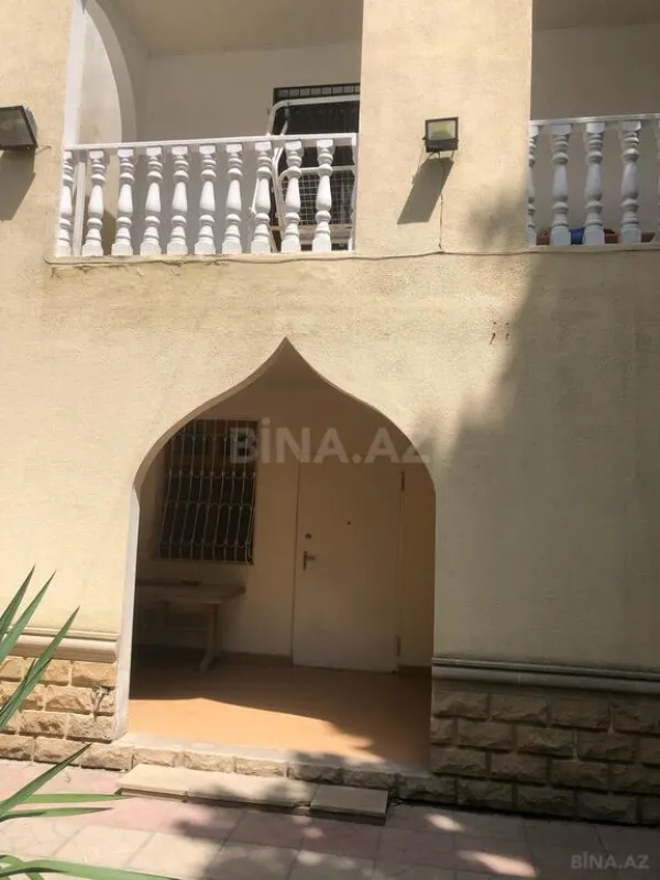 Satılır 12 otaqlı həyət evi 1000 m²