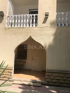 Satılır 12 otaqlı həyət evi 1000 m²