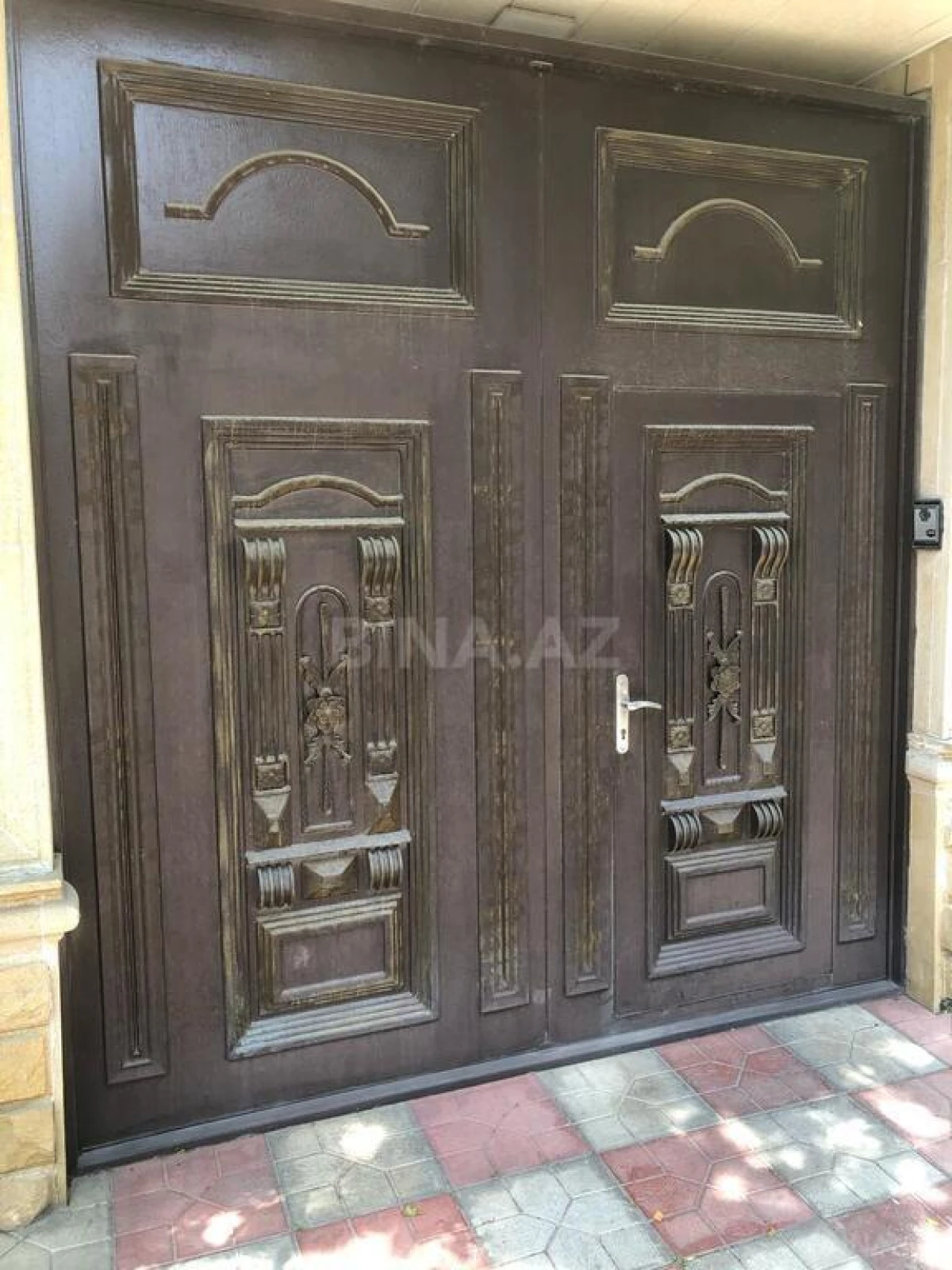 Satılır 12 otaqlı həyət evi 1000 m²