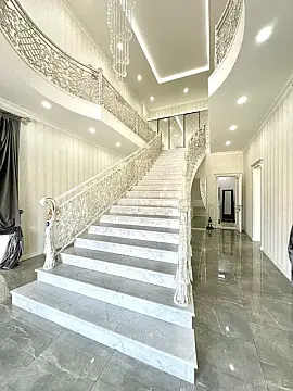 Satılır 6 otaqlı həyət evi 450 m²