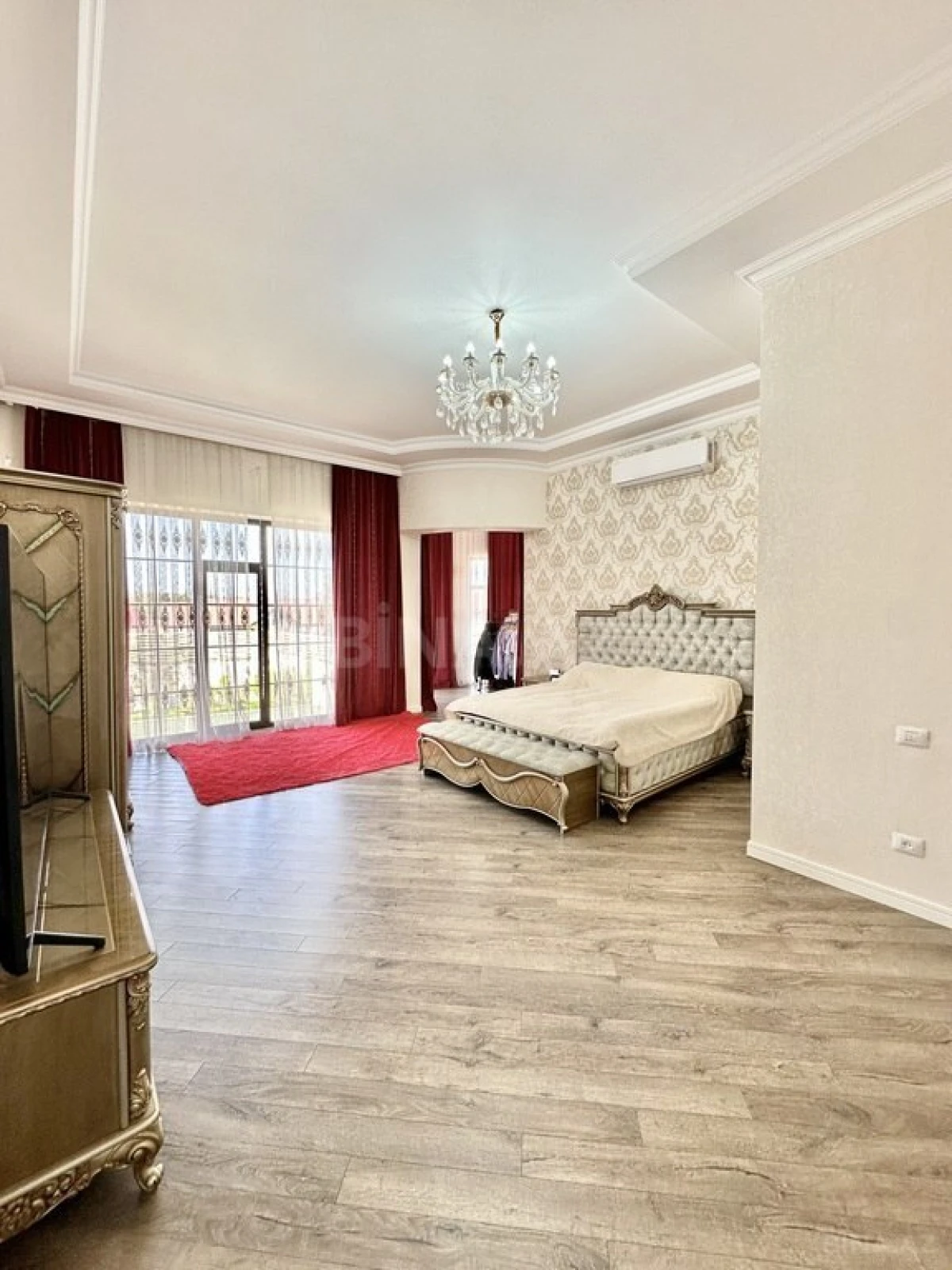 Satılır 6 otaqlı həyət evi 450 m²