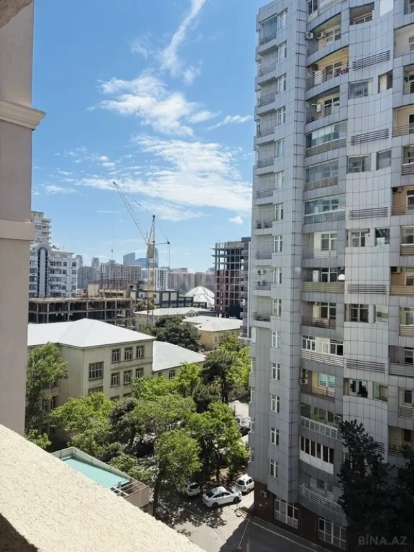 Satılır 3 otaqlı mənzil 146 m²