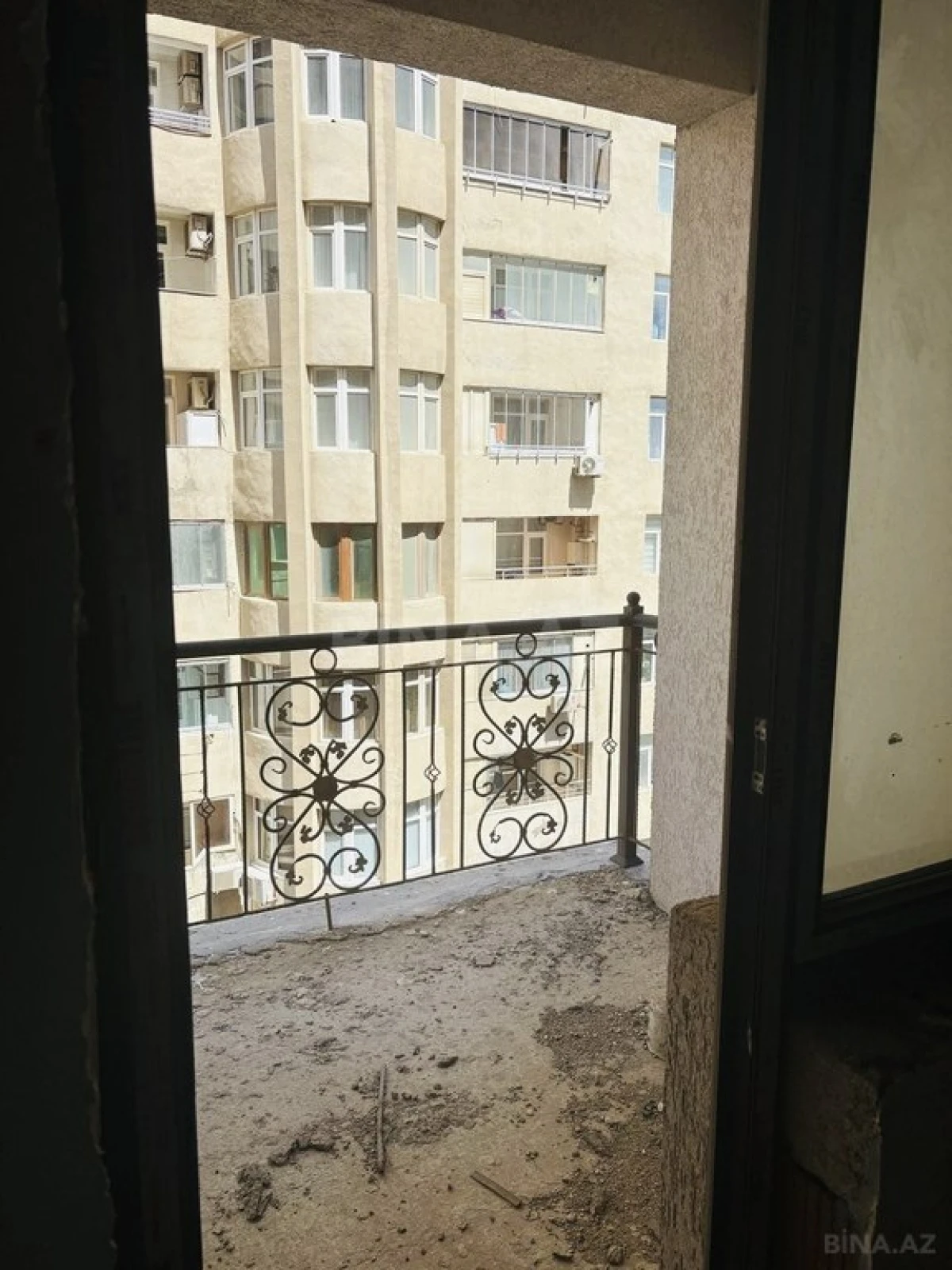 Satılır 3 otaqlı mənzil 146 m²