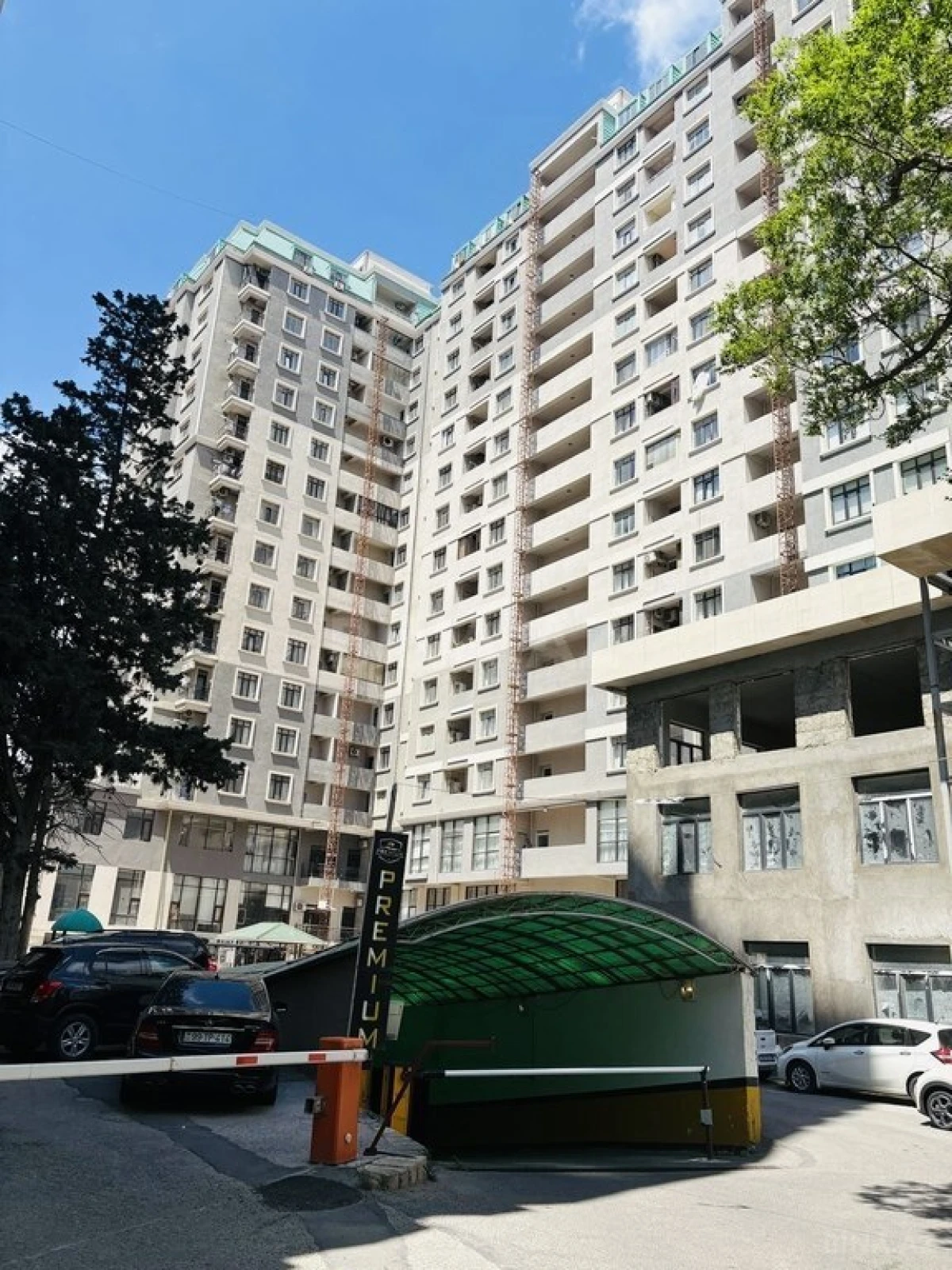 Satılır 3 otaqlı mənzil 146 m²