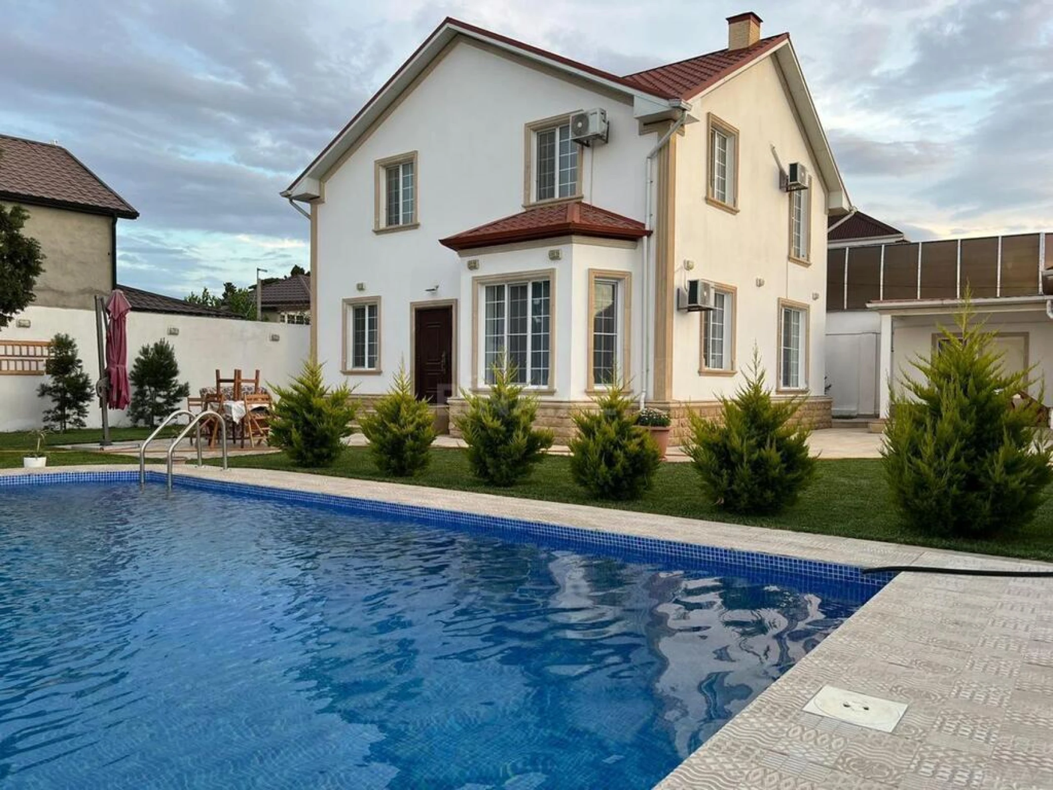 Kirayə verilir 5 otaqlı həyət evi 210 m²