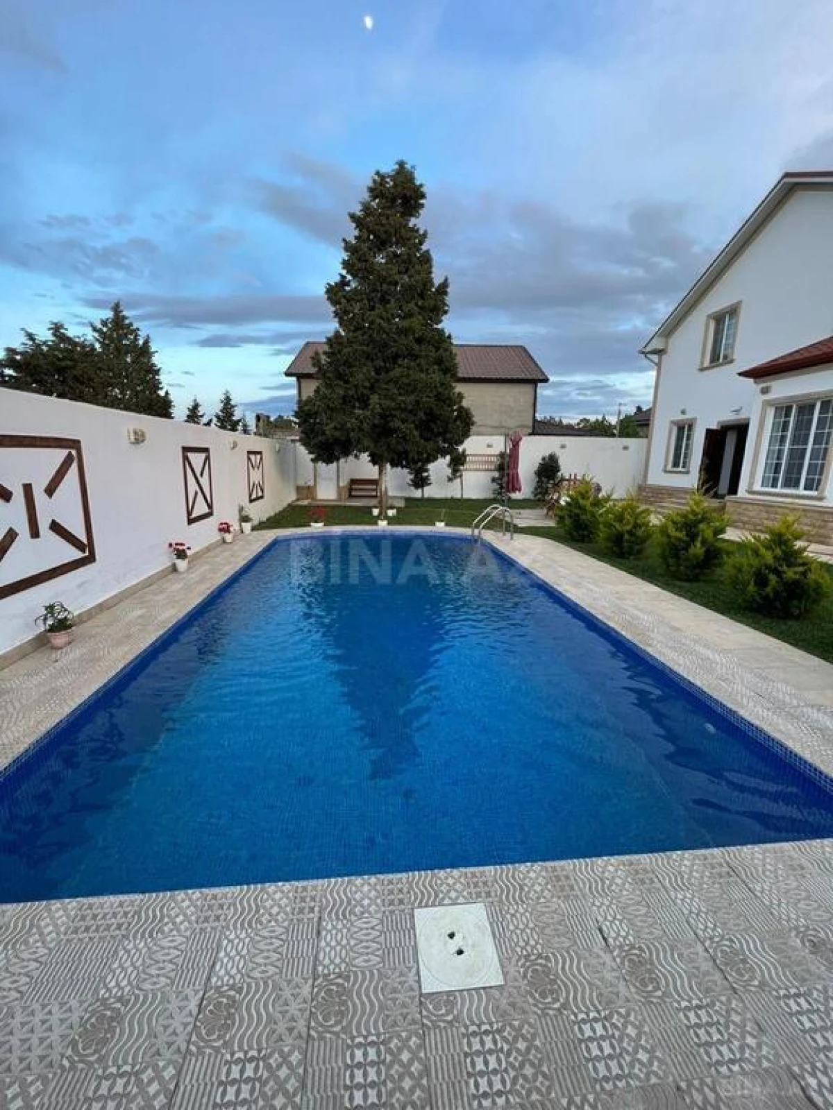 Kirayə verilir 5 otaqlı həyət evi 210 m²