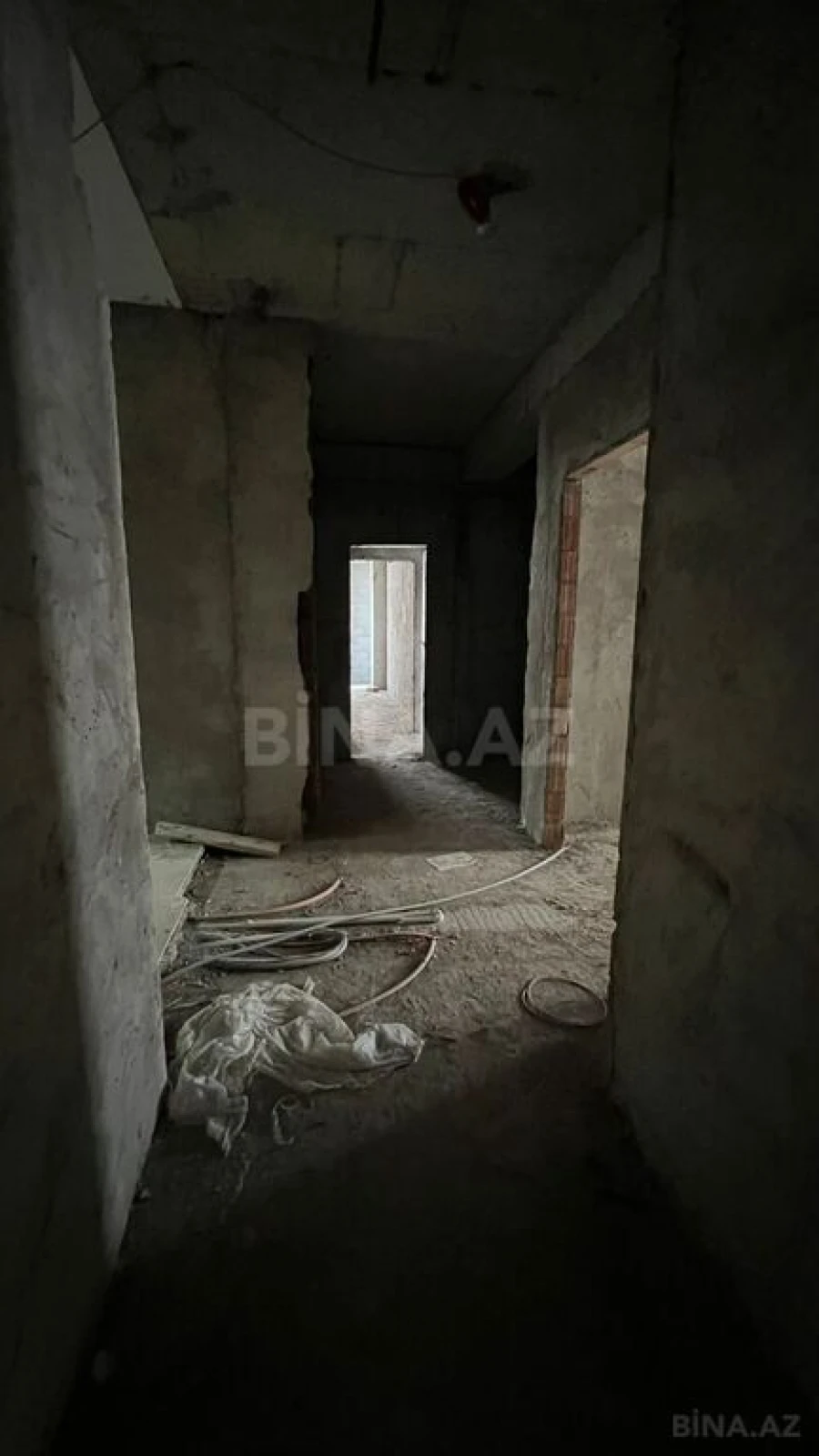 Satılır 4 otaqlı mənzil 173 m²