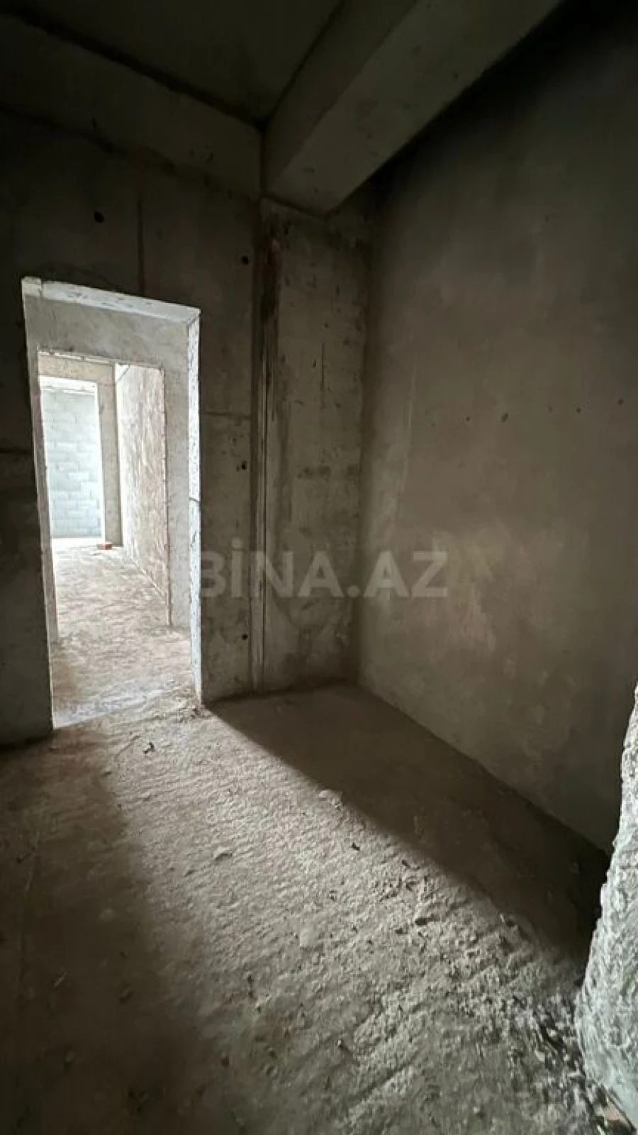 Satılır 4 otaqlı mənzil 173 m²