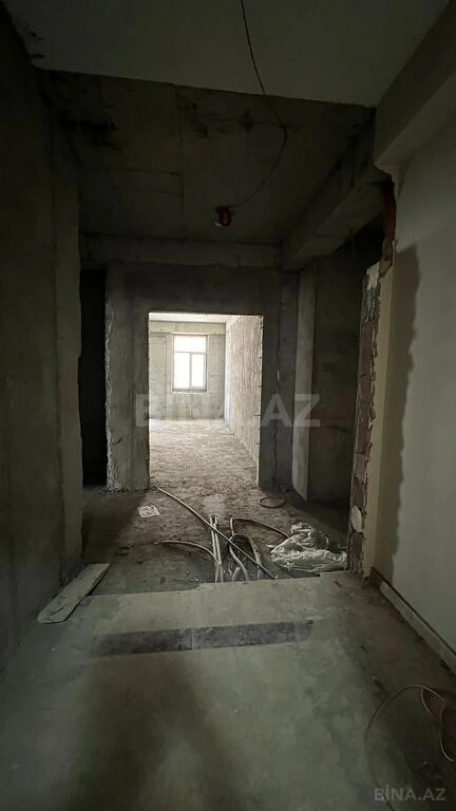 Satılır 4 otaqlı mənzil 173 m²