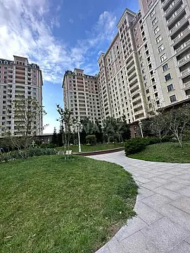 Satılır 4 otaqlı mənzil 173 m²