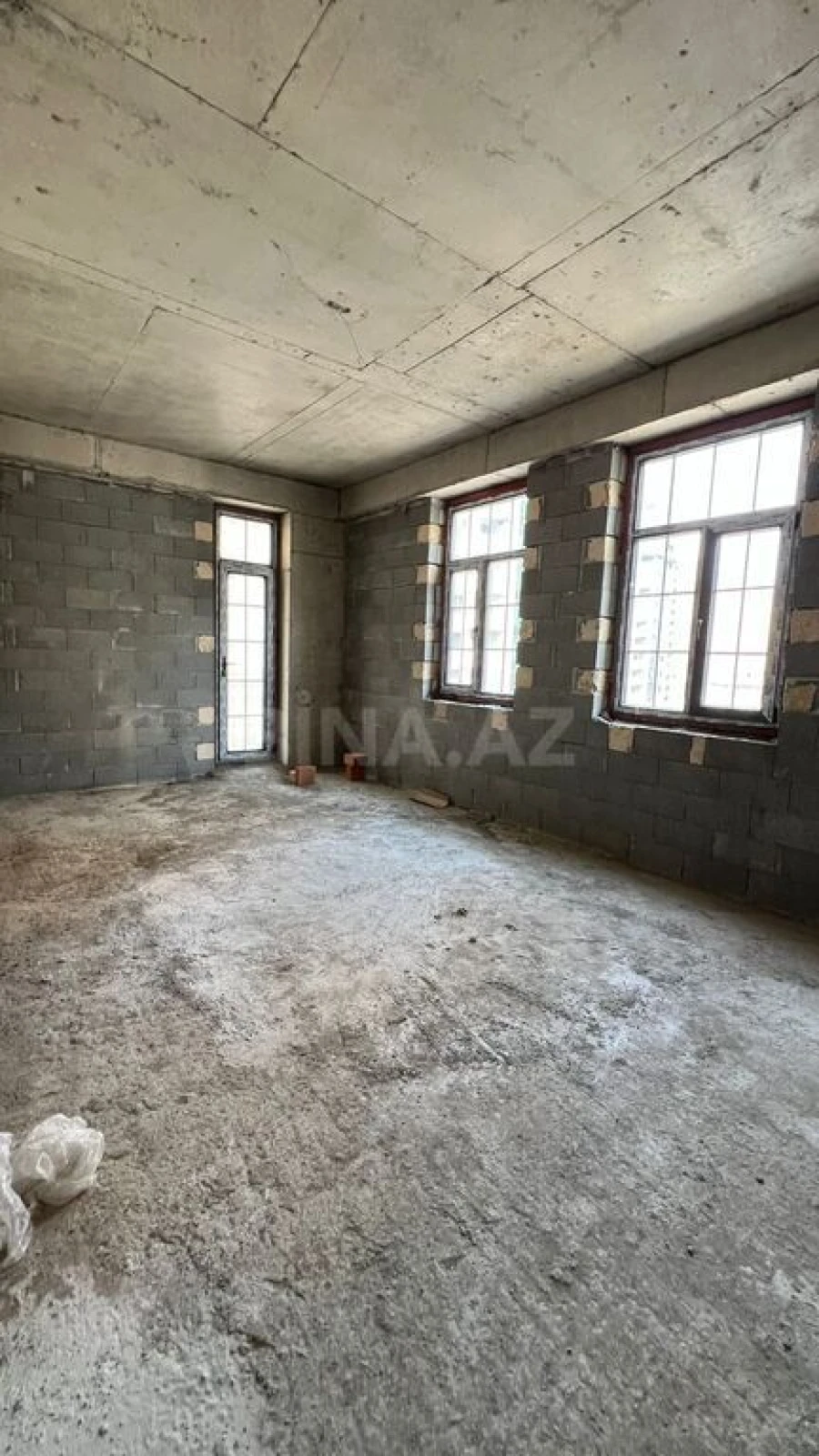 Satılır 4 otaqlı mənzil 173 m²