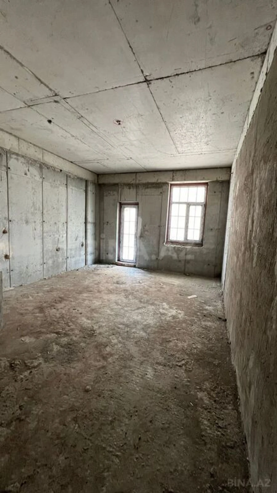 Satılır 4 otaqlı mənzil 173 m²