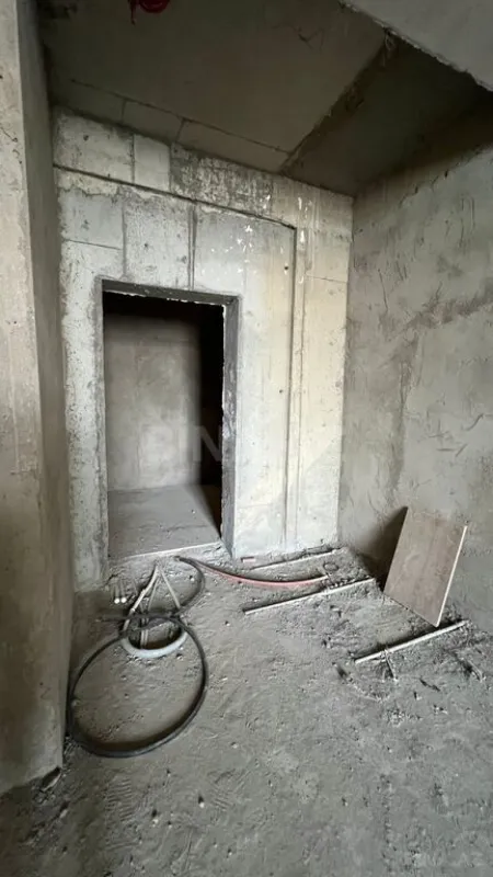 Satılır 4 otaqlı mənzil 173 m²