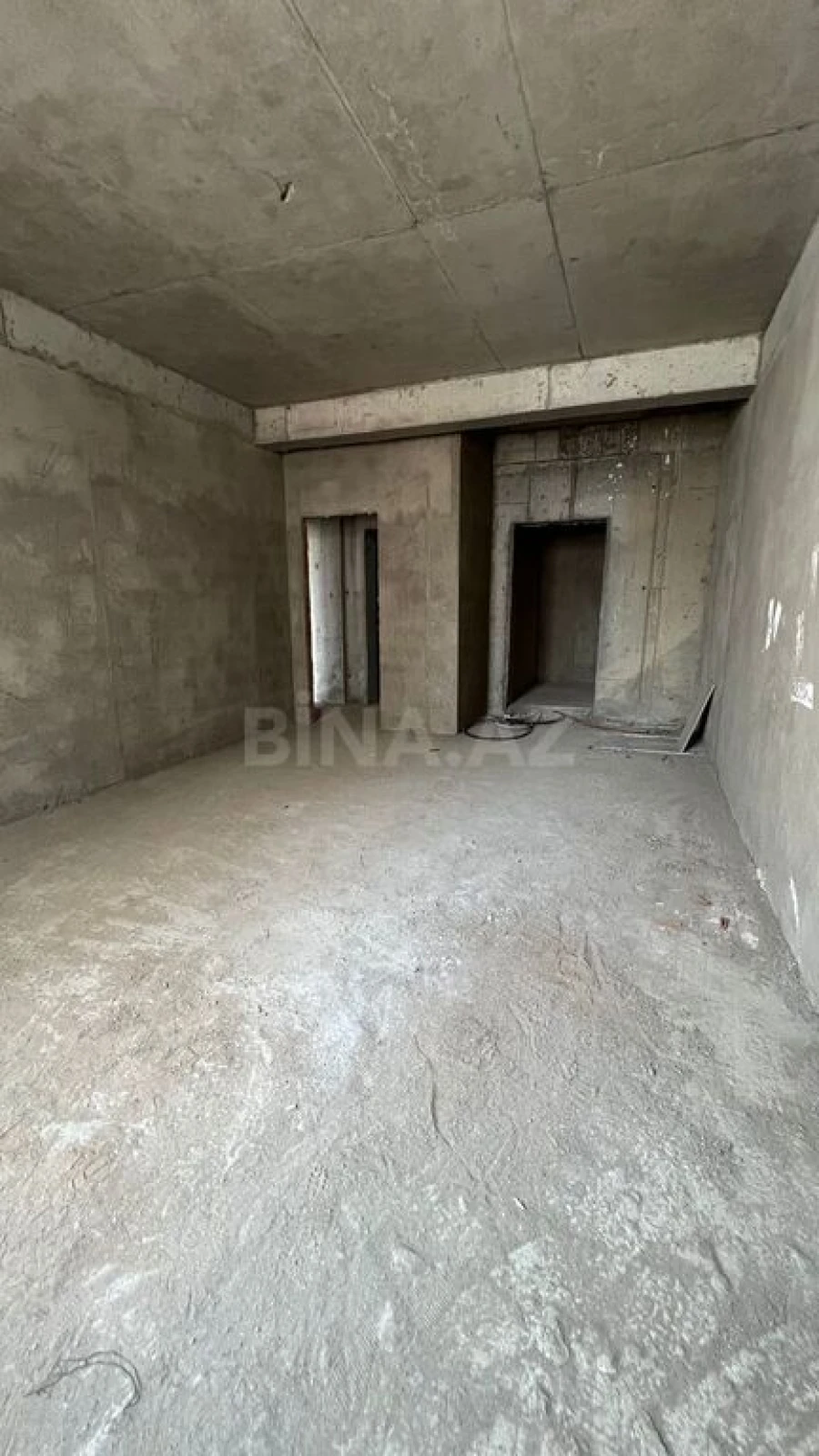 Satılır 4 otaqlı mənzil 173 m²