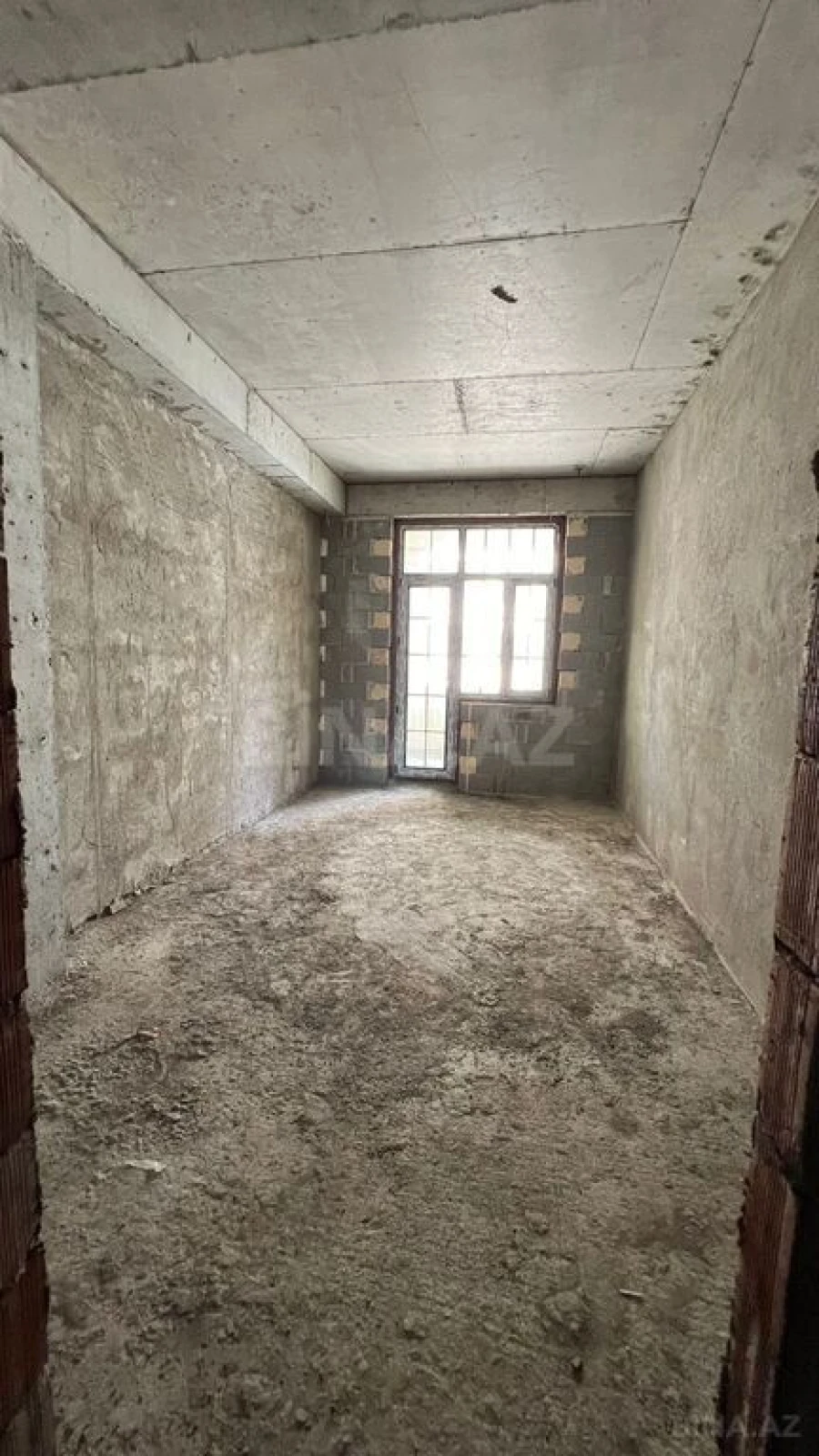 Satılır 4 otaqlı mənzil 173 m²