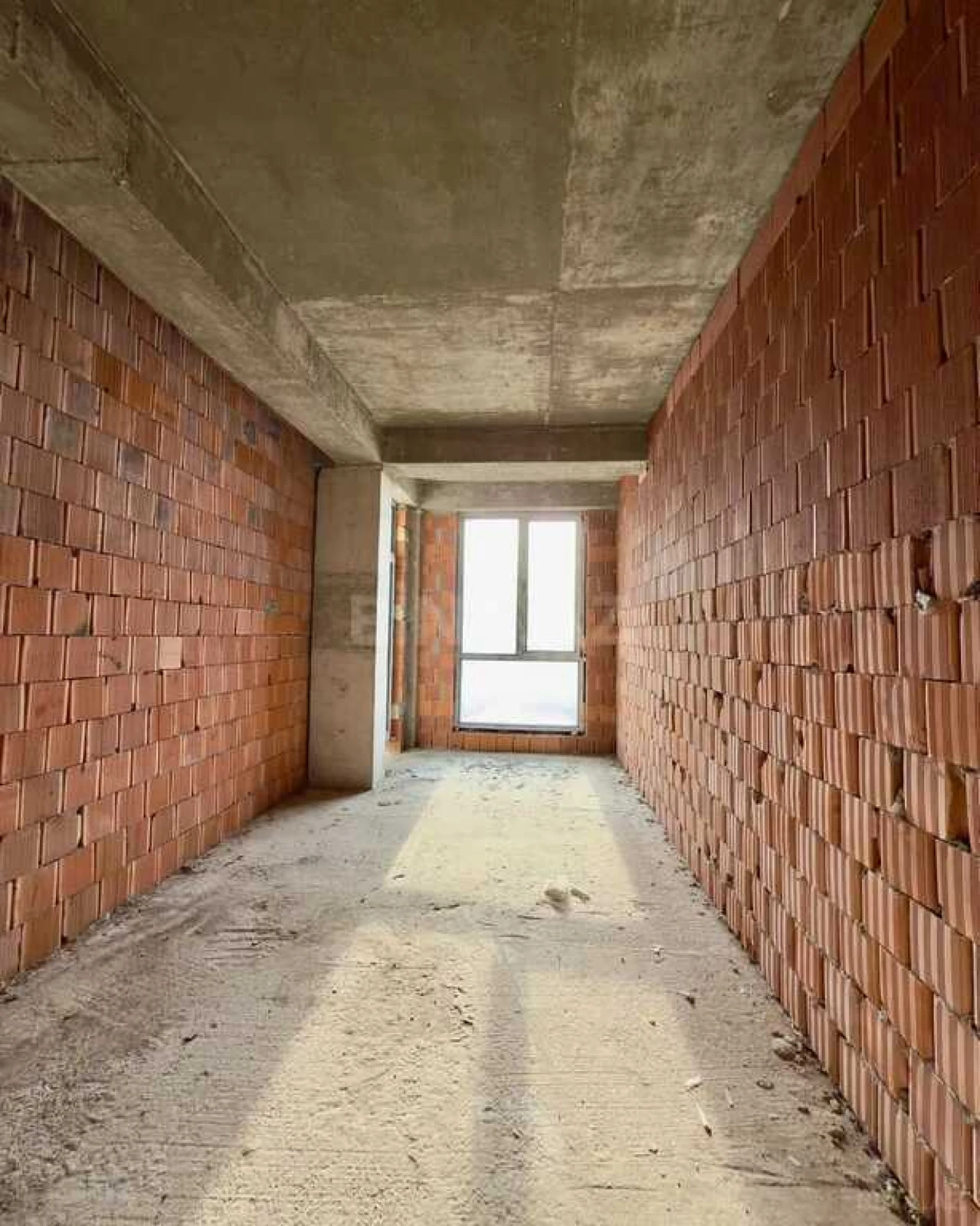 Satılır 2 otaqlı mənzil 96 m²