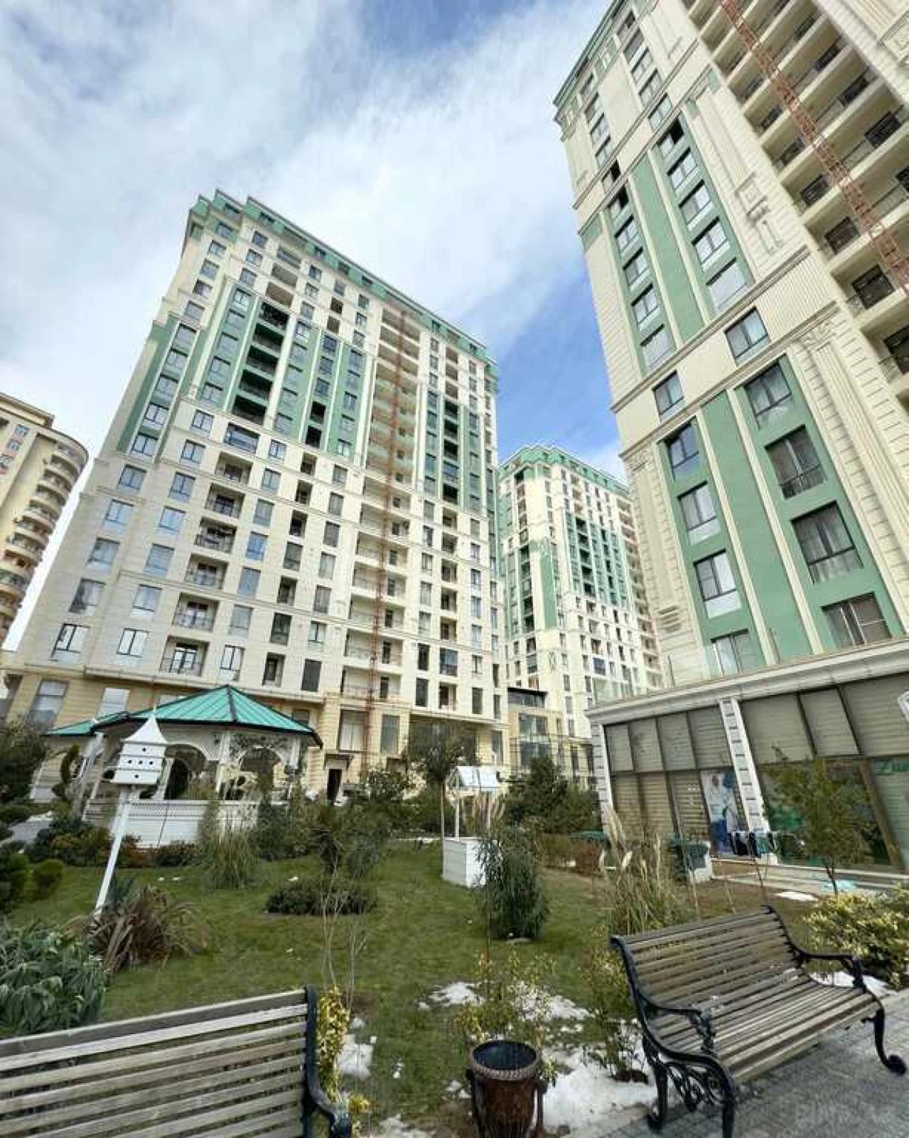 Satılır 2 otaqlı mənzil 96 m²