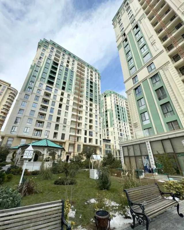 Satılır 2 otaqlı mənzil 96 m²