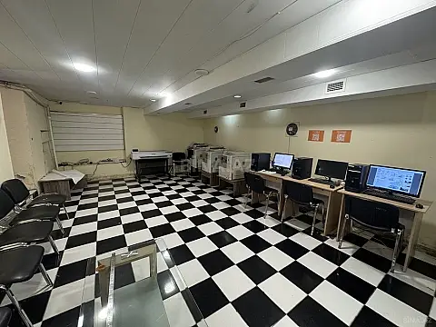 Satılır obyekt 200 m²