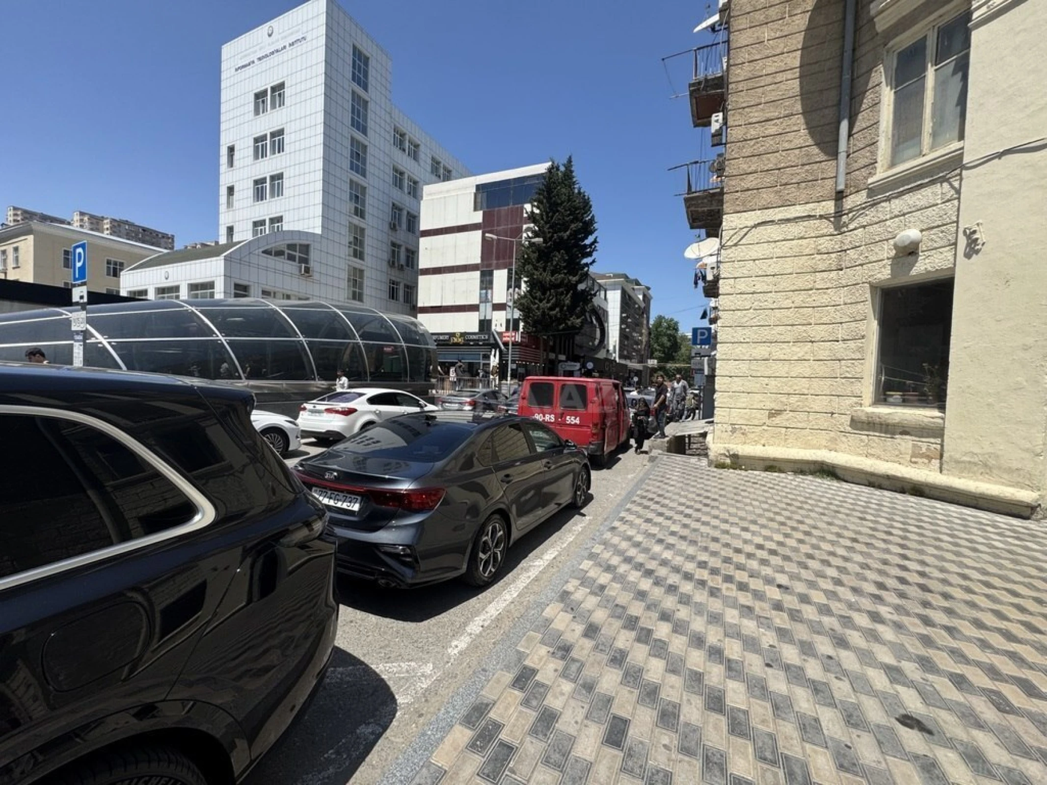 Satılır obyekt 200 m²