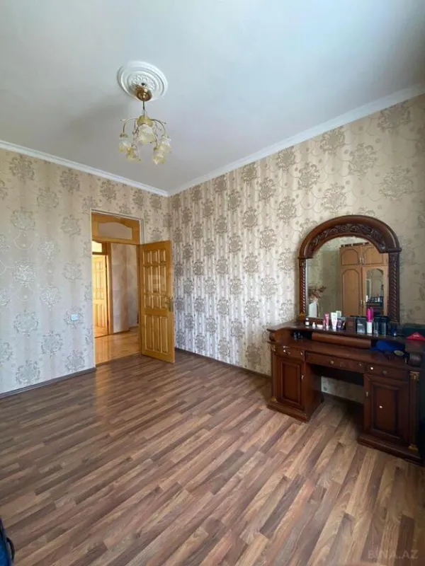 Satılır 5 otaqlı həyət evi 200 m²