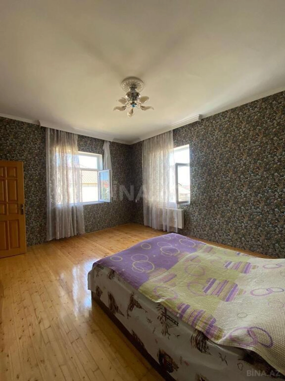 Satılır 5 otaqlı həyət evi 200 m²