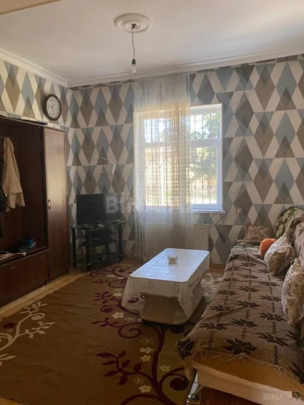 Satılır 5 otaqlı həyət evi 200 m²