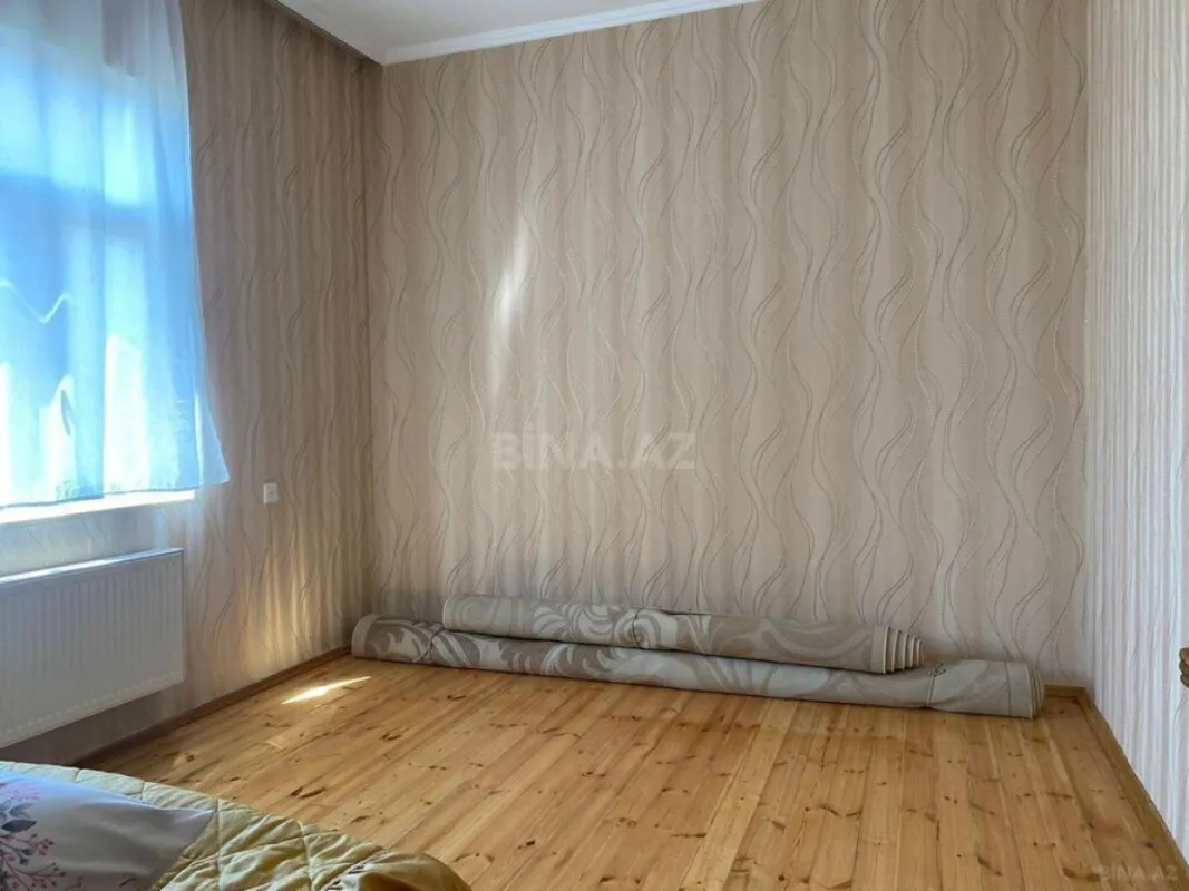 Satılır 5 otaqlı həyət evi 200 m²