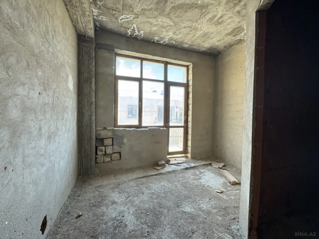 Satılır 5 otaqlı mənzil 230 m²