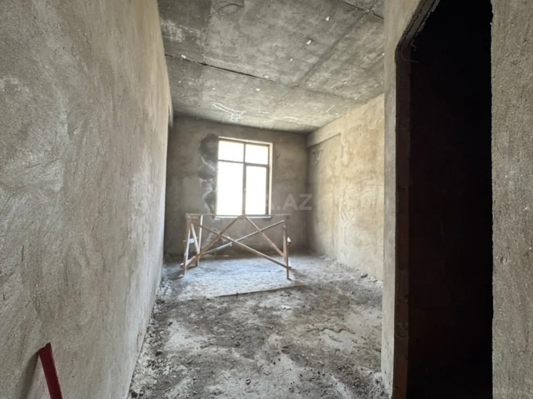 Satılır 5 otaqlı mənzil 230 m²