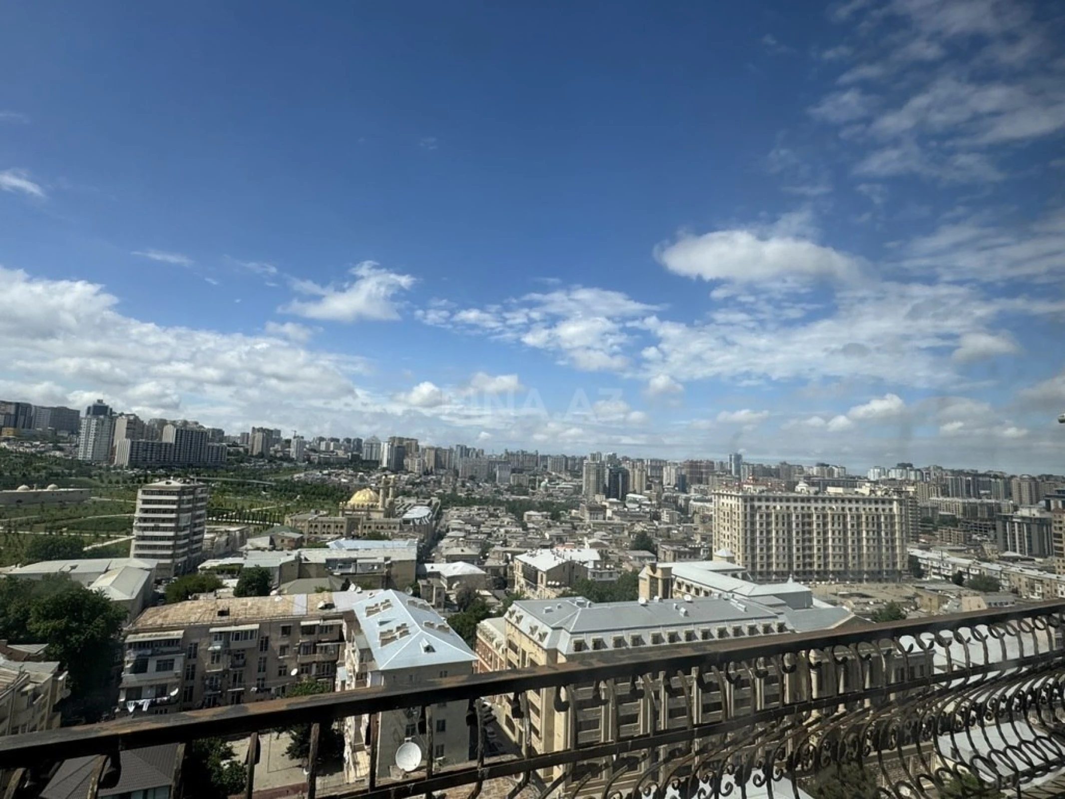 Satılır 5 otaqlı mənzil 230 m²