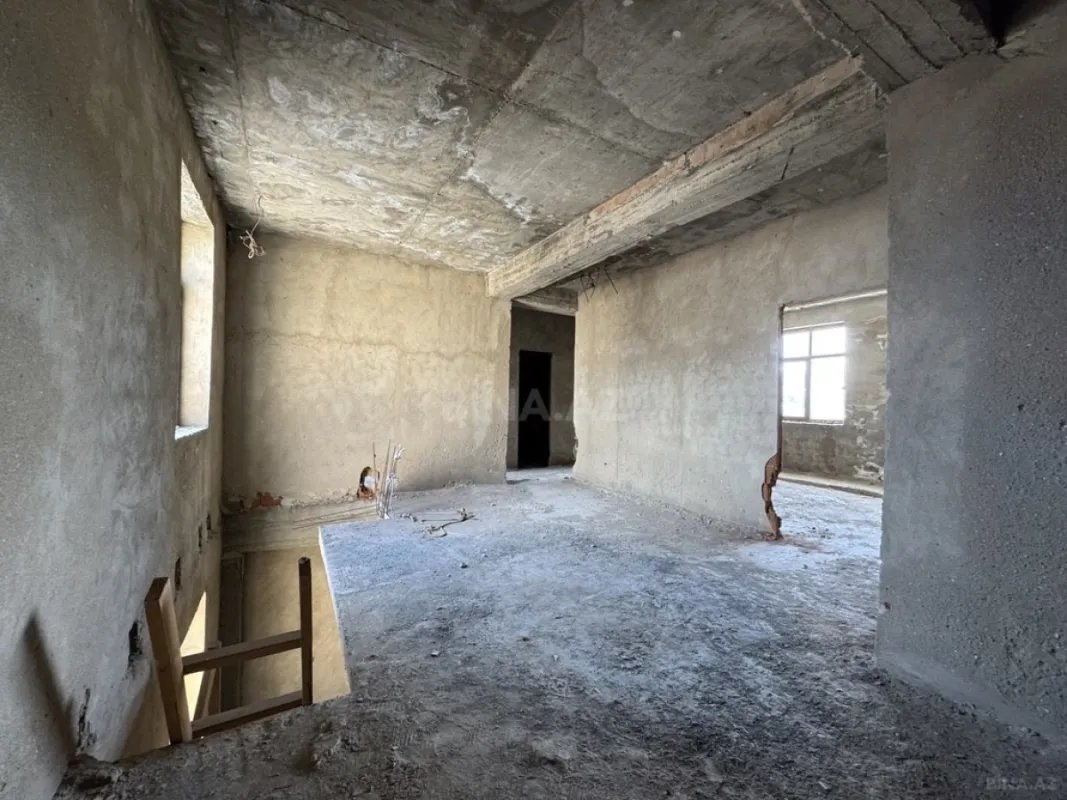 Satılır 5 otaqlı mənzil 230 m²