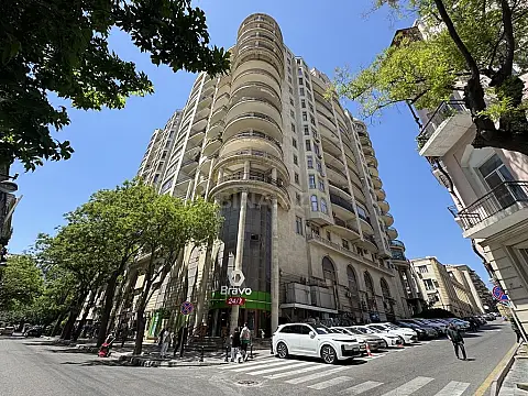 Satılır 5 otaqlı mənzil 230 m² — Bakı 5 otaq 230.00 m²