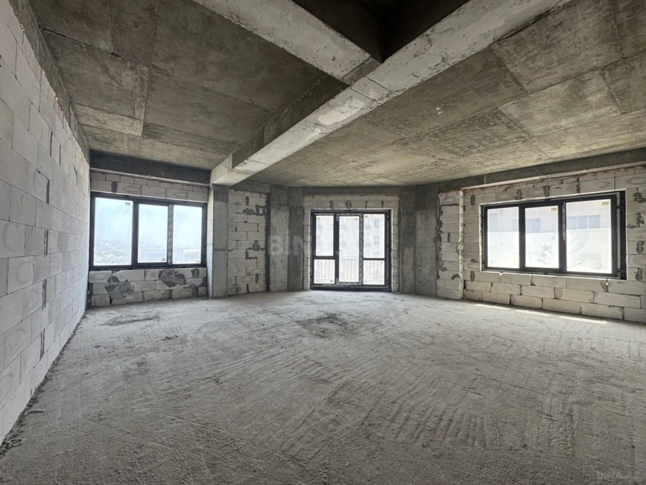 Satılır 4 otaqlı mənzil 206.7 m²