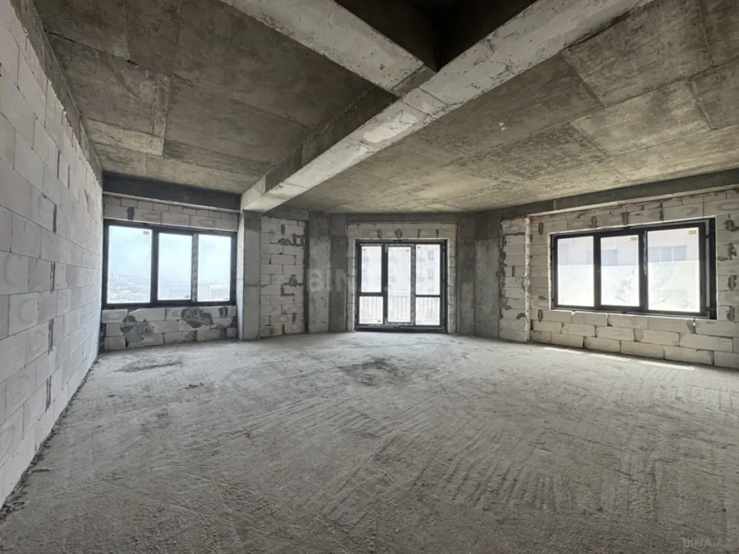 Satılır 4 otaqlı mənzil 206.7 m²