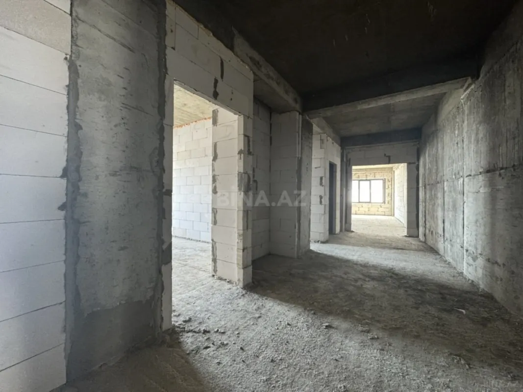 Satılır 4 otaqlı mənzil 206.7 m²