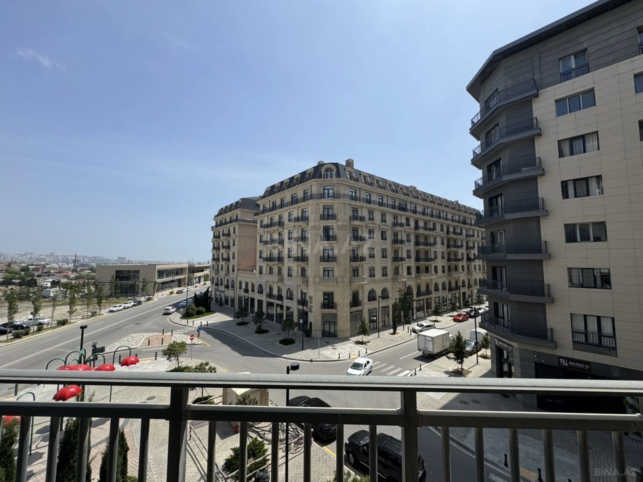 Satılır 4 otaqlı mənzil 206.7 m²
