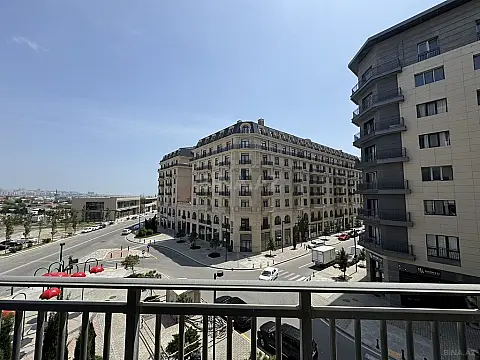 Satılır 4 otaqlı mənzil 206.7 m²