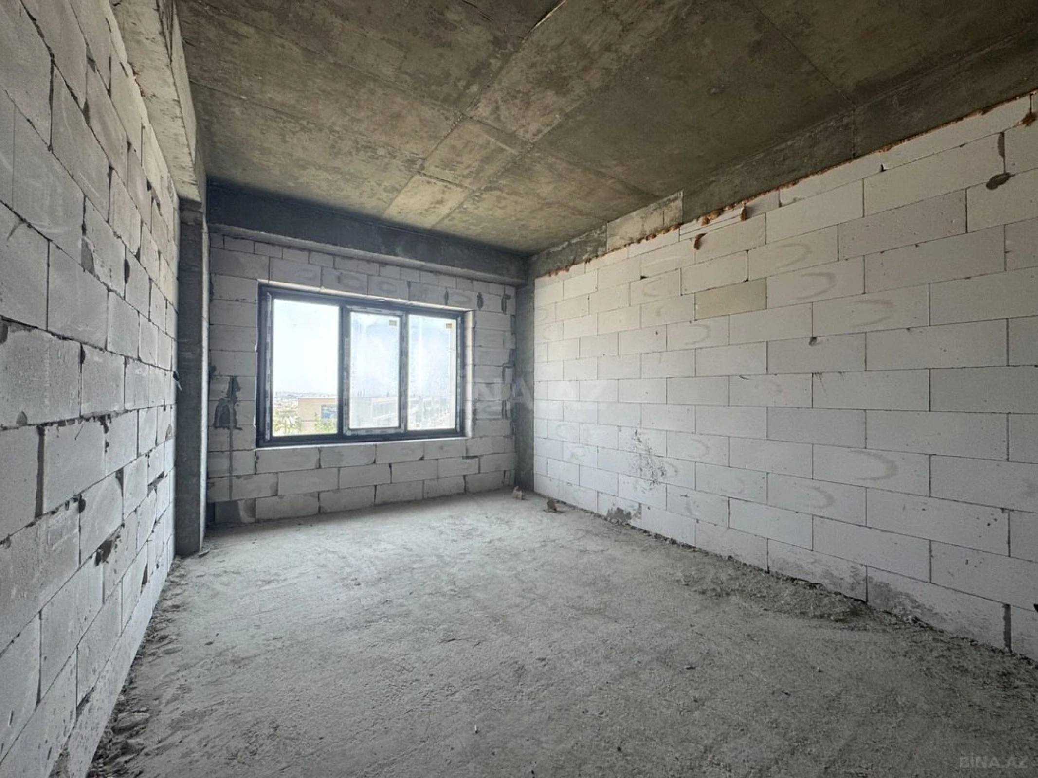 Satılır 4 otaqlı mənzil 206.7 m²