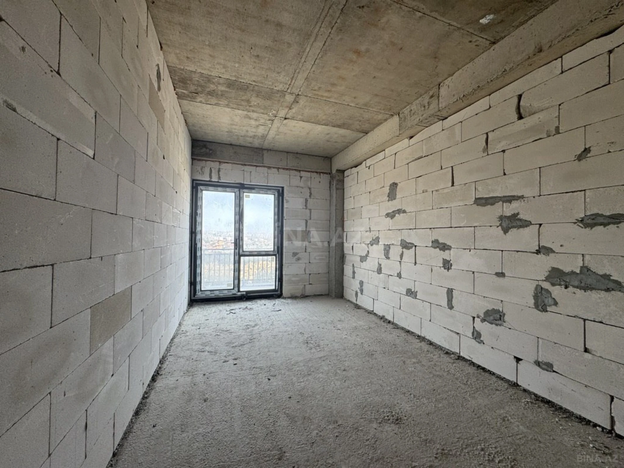 Satılır 3 otaqlı mənzil 136 m²