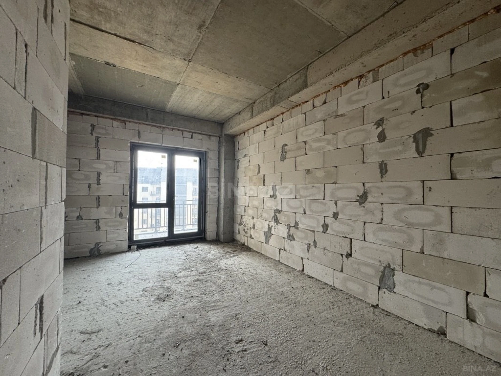 Satılır 3 otaqlı mənzil 136 m²